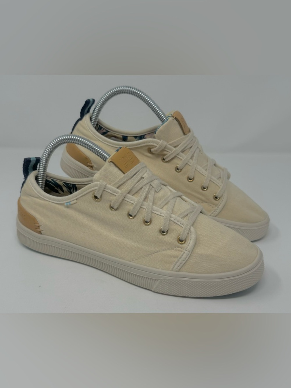 Toms Trvl Lite Women’s Low-Top Canvas Sneakers in Natural/Cream Lightweight